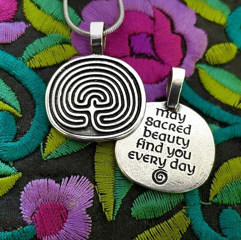 Pendant - Labyrinth, Sacred Beauty - Click Image to Close